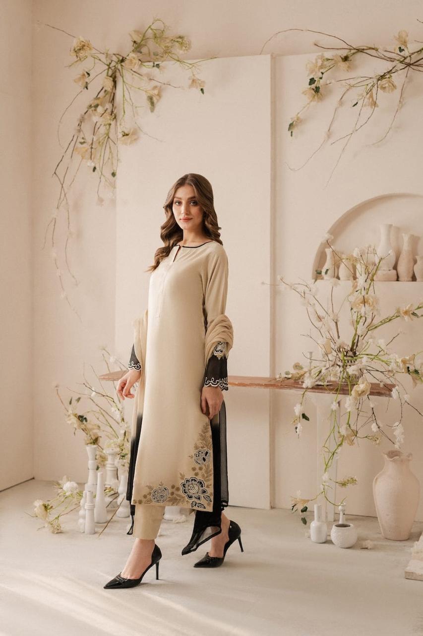 Safoora Embroidered 3-piece lawn suit